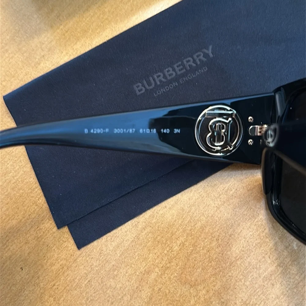 Burberry women’s sunglasses 61 x 16, 140, made in Italy; B 4290 3001/87 - Picture 5 of 7